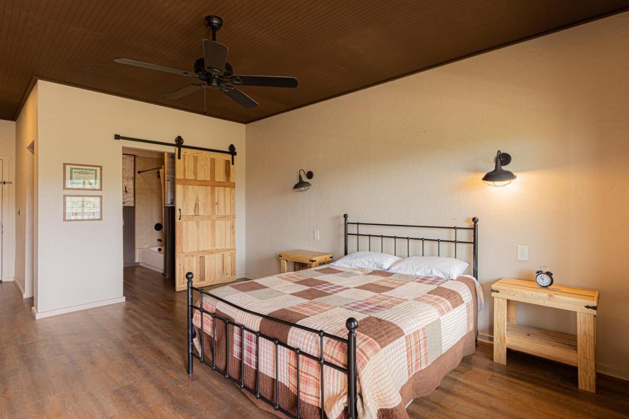 -Pet Friendly- Miners Cabin #6 - King Bed With Private Balcony Tombstone Buitenkant foto