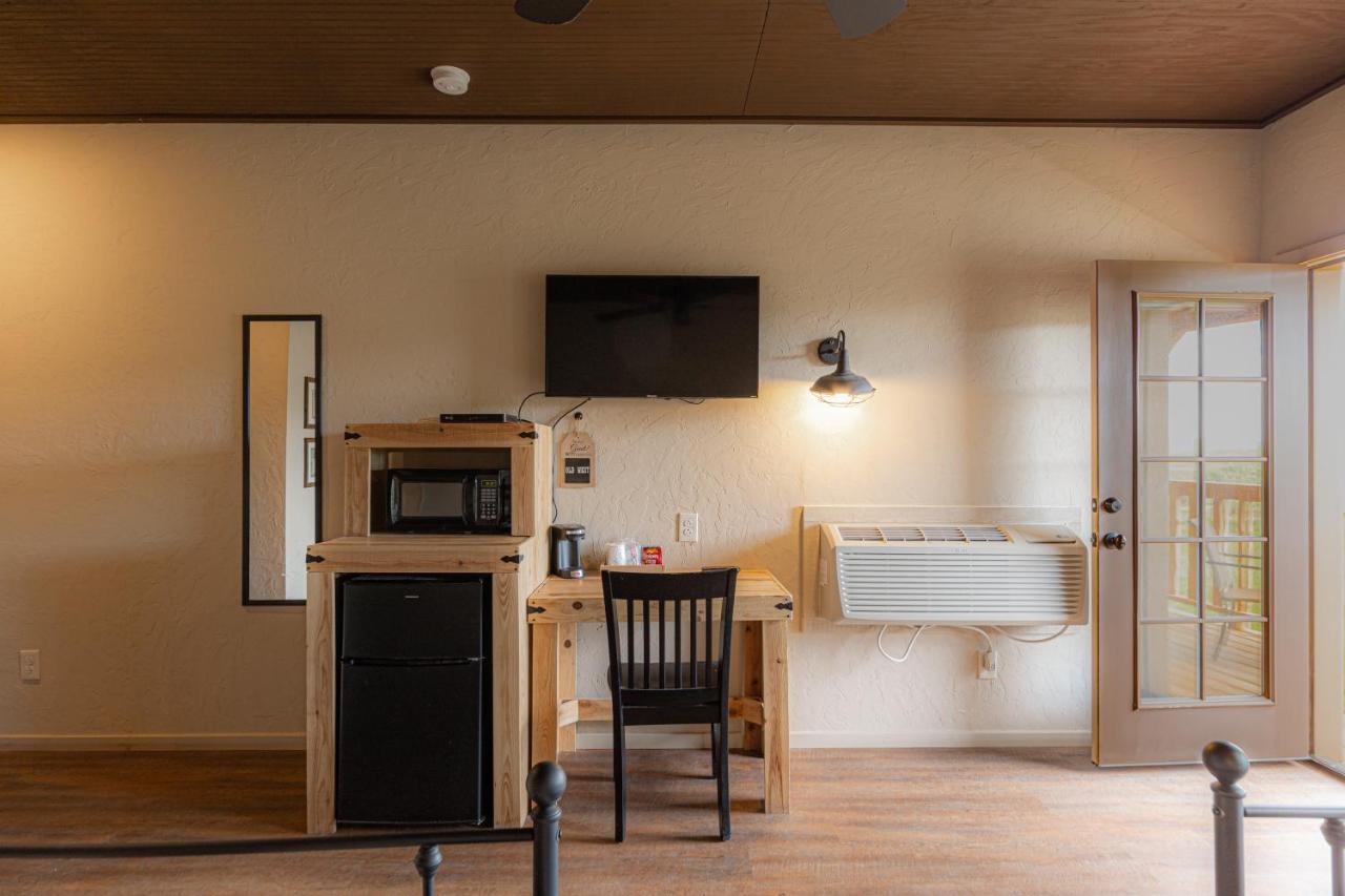 -Pet Friendly- Miners Cabin #6 - King Bed With Private Balcony Tombstone Buitenkant foto