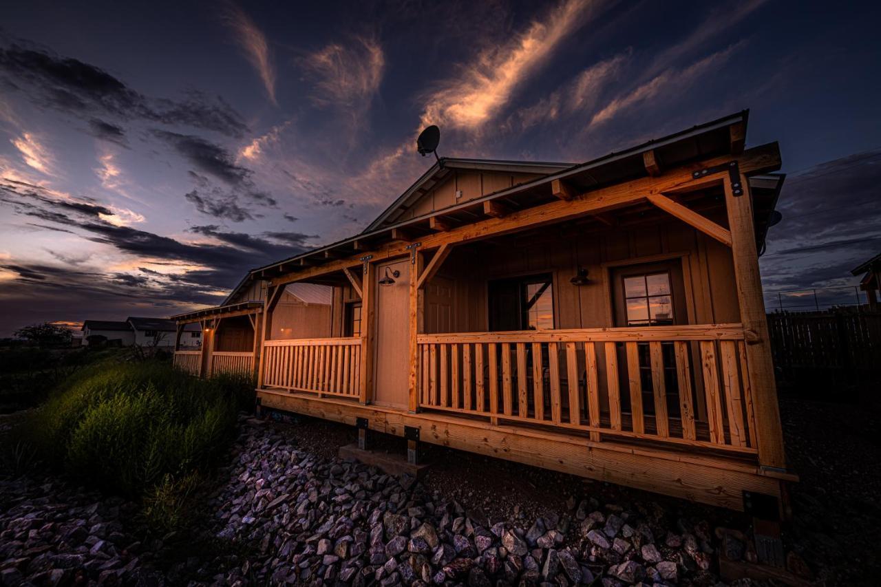 -Pet Friendly- Miners Cabin #6 - King Bed With Private Balcony Tombstone Buitenkant foto