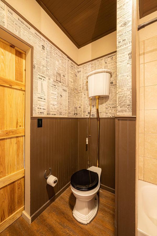 -Pet Friendly- Miners Cabin #6 - King Bed With Private Balcony Tombstone Buitenkant foto