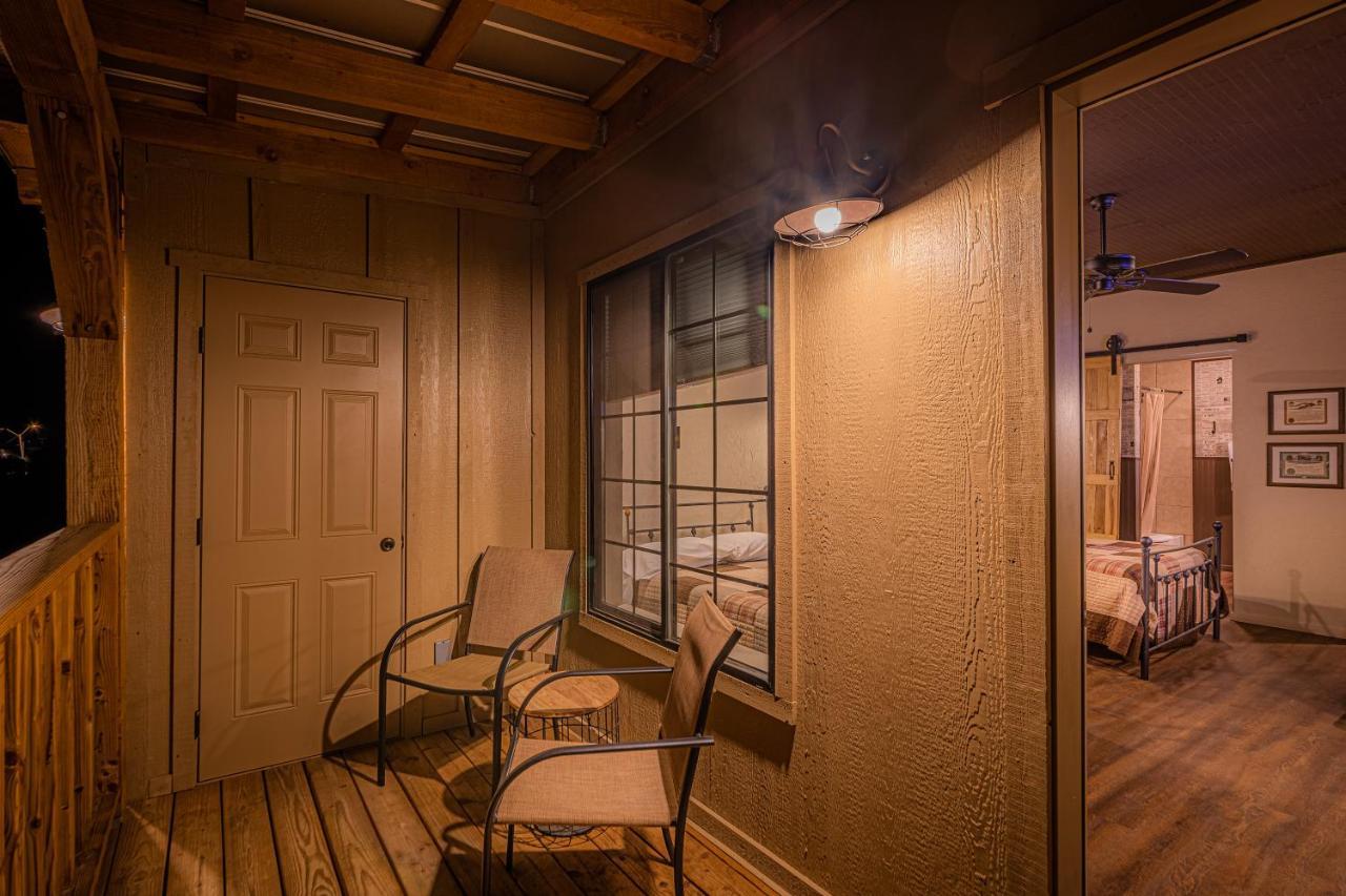 -Pet Friendly- Miners Cabin #6 - King Bed With Private Balcony Tombstone Buitenkant foto