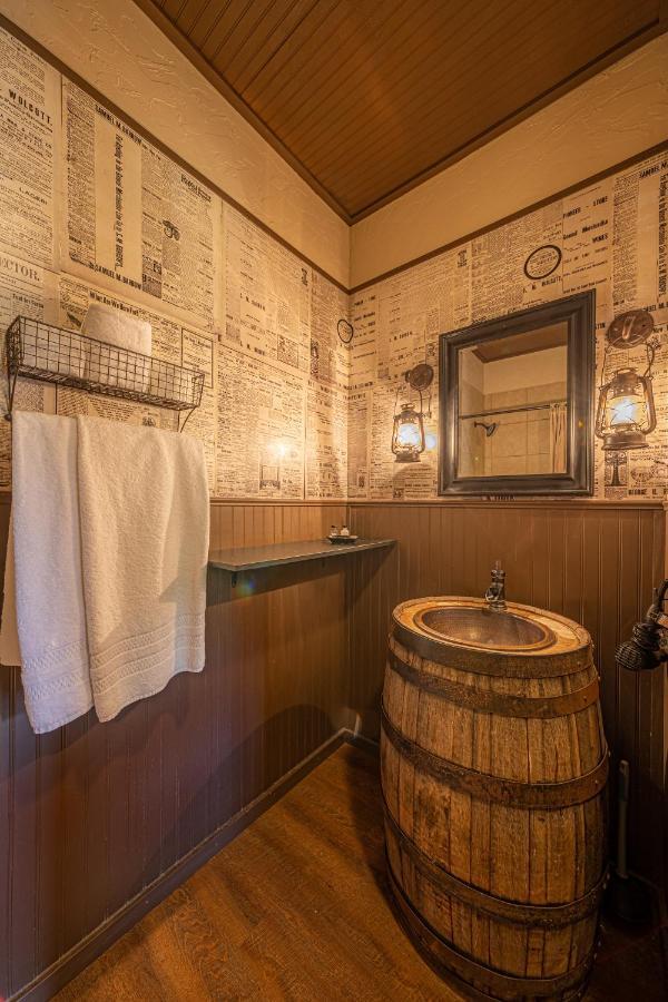 -Pet Friendly- Miners Cabin #6 - King Bed With Private Balcony Tombstone Buitenkant foto