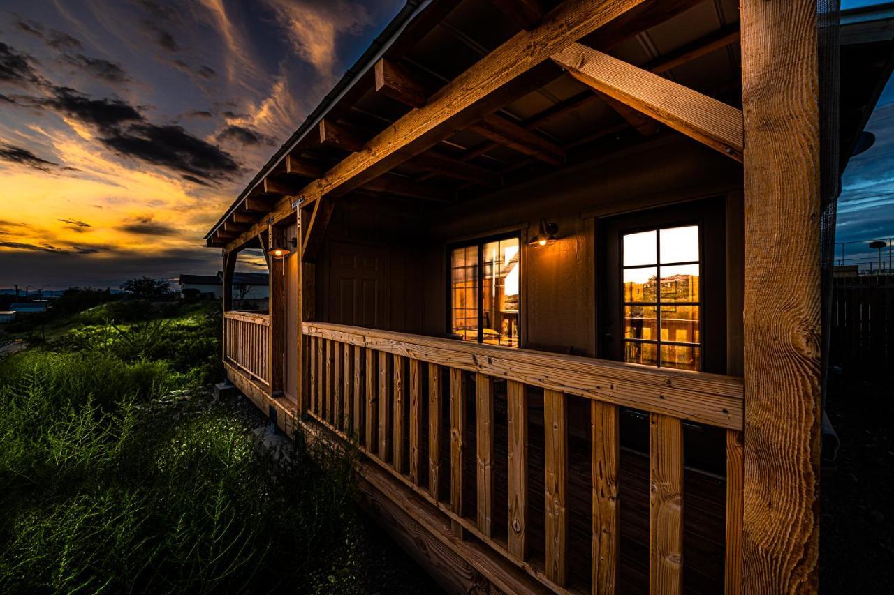 -Pet Friendly- Miners Cabin #6 - King Bed With Private Balcony Tombstone Buitenkant foto